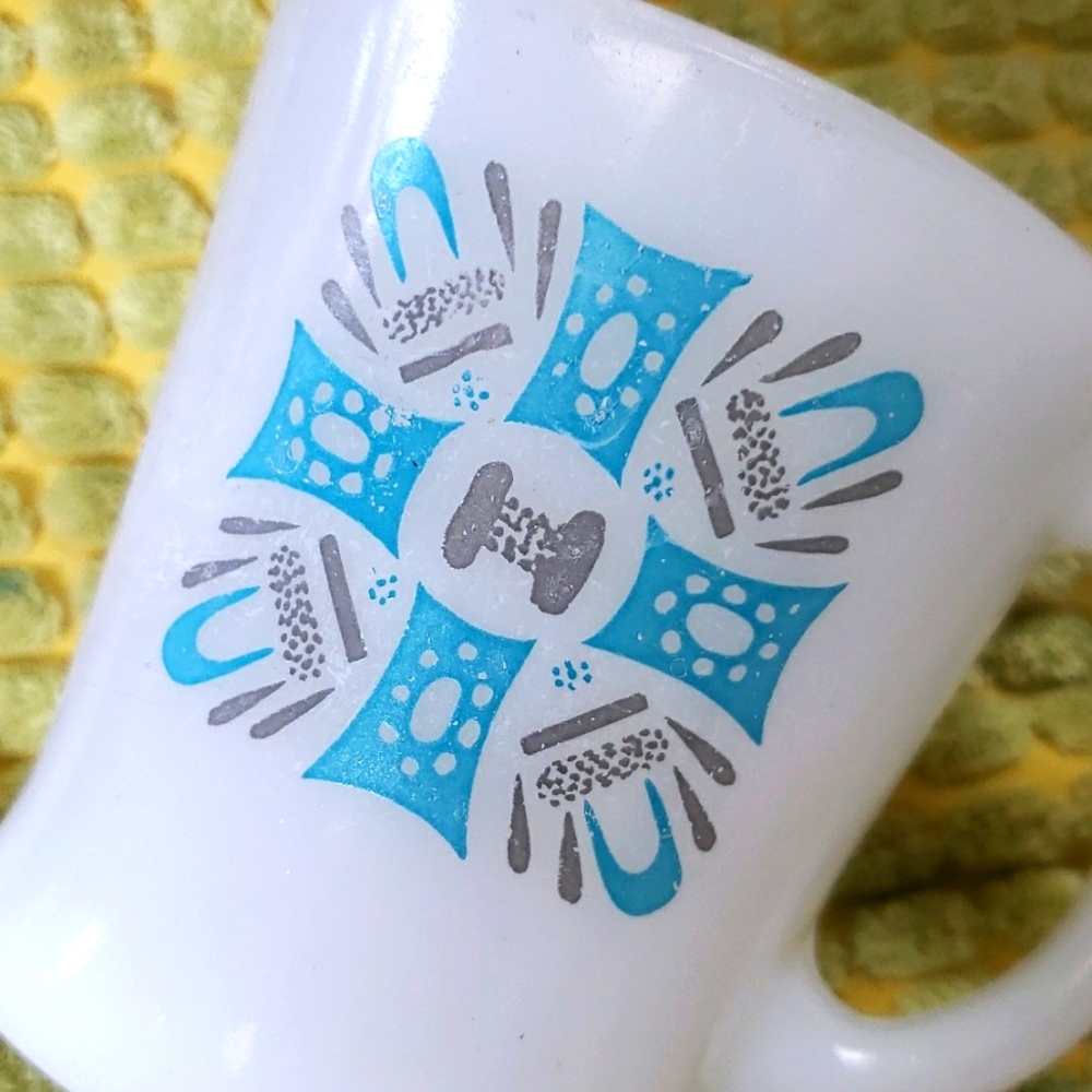 Blue Heaven Vintage Fire King MCM Milk Glass Mug Atomic - Picture 3 of 4